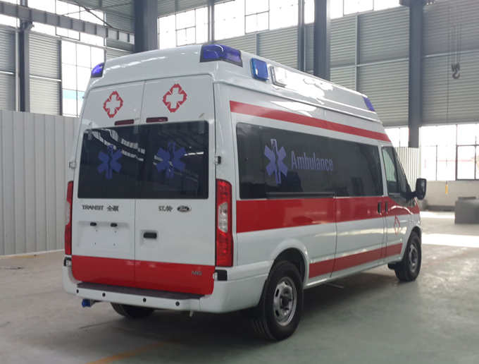 福特V348長(zhǎng)軸超人高頂監(jiān)護(hù)型救護(hù)車 福特V348長(zhǎng)軸超人高頂監(jiān)護(hù)型救護(hù)車
