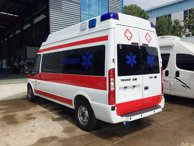 福特V348長(zhǎng)軸超人高頂監(jiān)護(hù)型救護(hù)車 福特V348長(zhǎng)軸超人高頂監(jiān)護(hù)型救護(hù)車