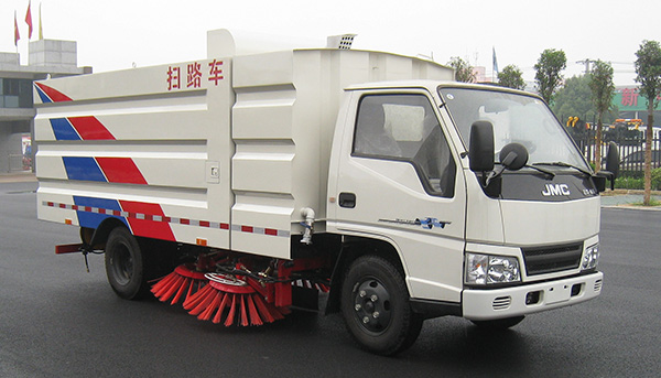 湖北程力掃路車頻繁需要修理,記得關懷一下你的愛車